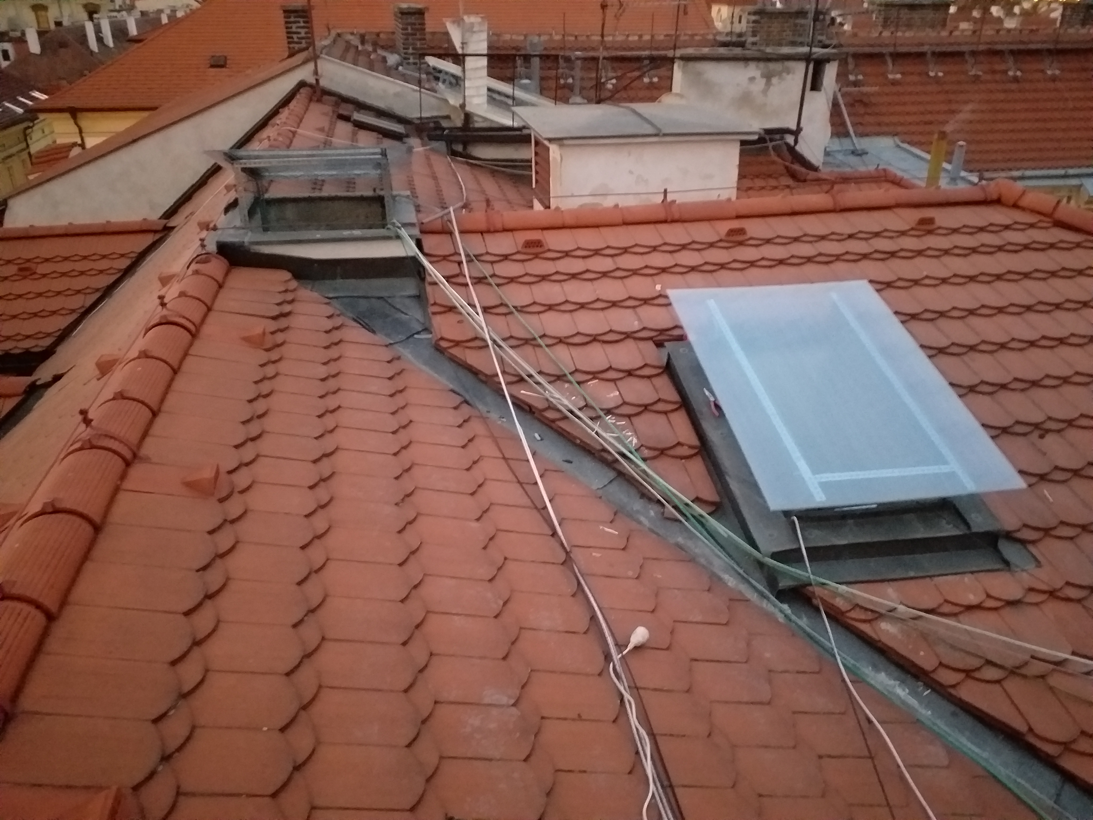 Práce ve výškách Praha, oprava střechy